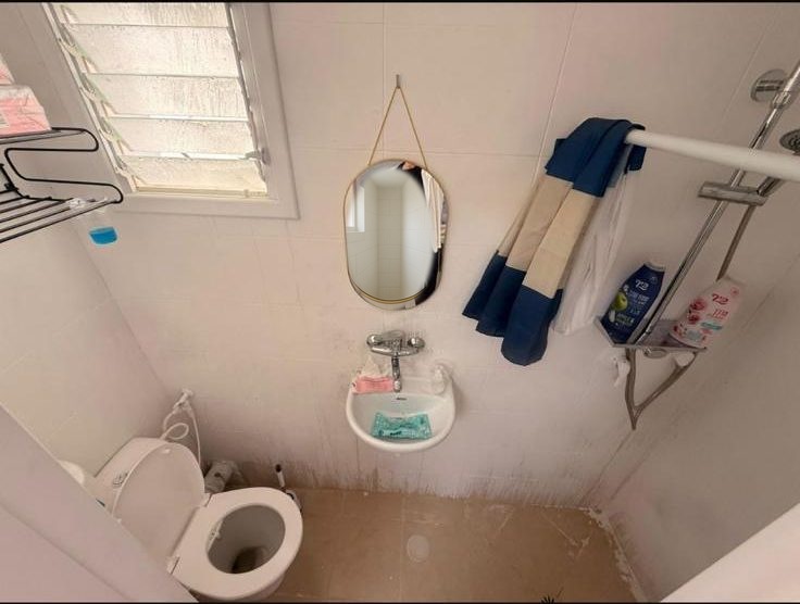 חדר רחצה ושירותים